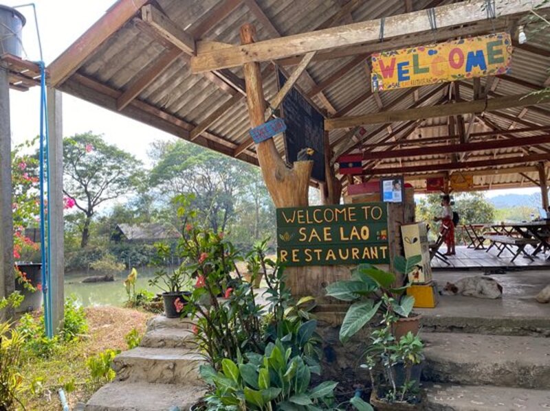 almorzar en el proyecto de sae lao