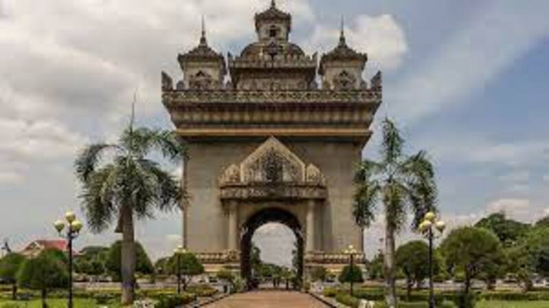 el monumento a la victoria de patuxai