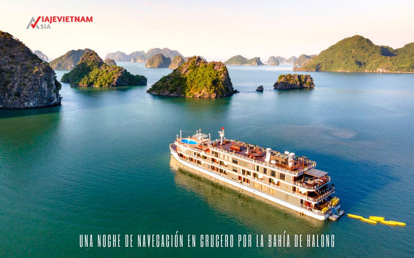  Una noche de navegación en crucero por la bahía de Halong