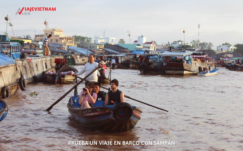 Prueba un viaje en barco con sampán