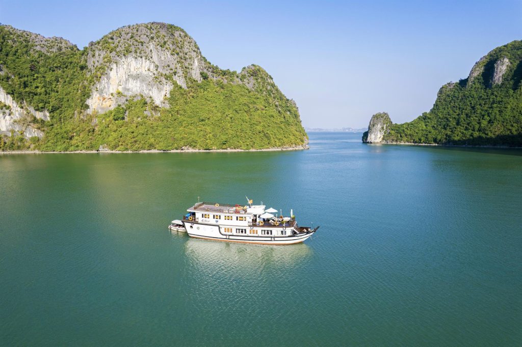 CRUCERO BHAYA LEGEND HA LONG EN LA BAHÍA HA LONG – 3 DÍAS 2 NOCHES