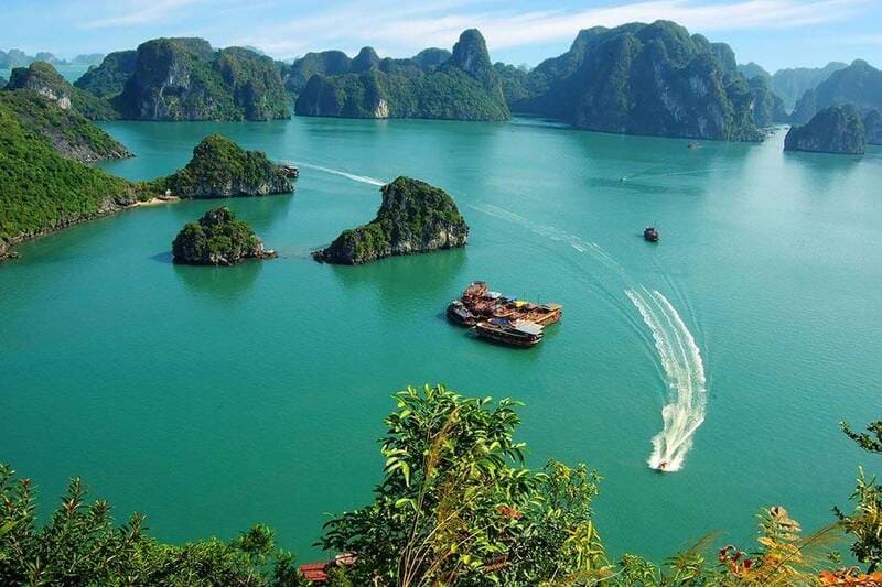 bahia de ha long la maravilla de la roca en el cielo