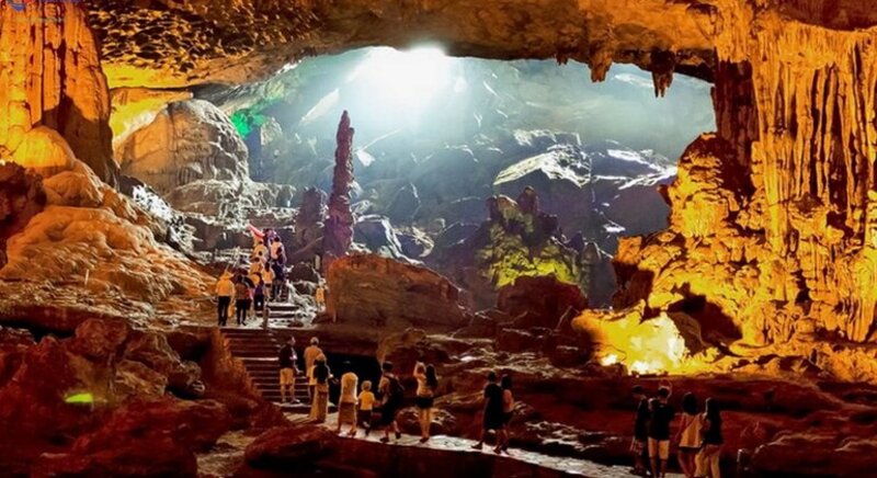 ¿como unirse a un recorrido por una cueva en la bahia de ha long